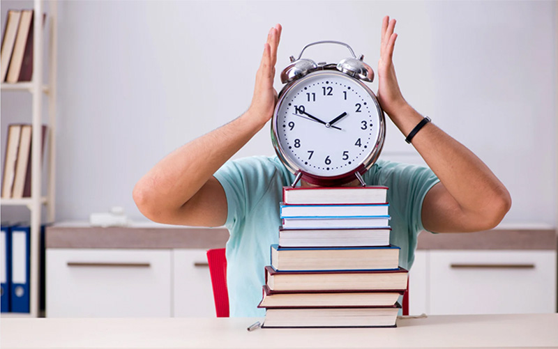 Việc phải vừa đi làm, vừa tham gia CLB, vừa học tập cũng có thể gây ra áp lực và stress