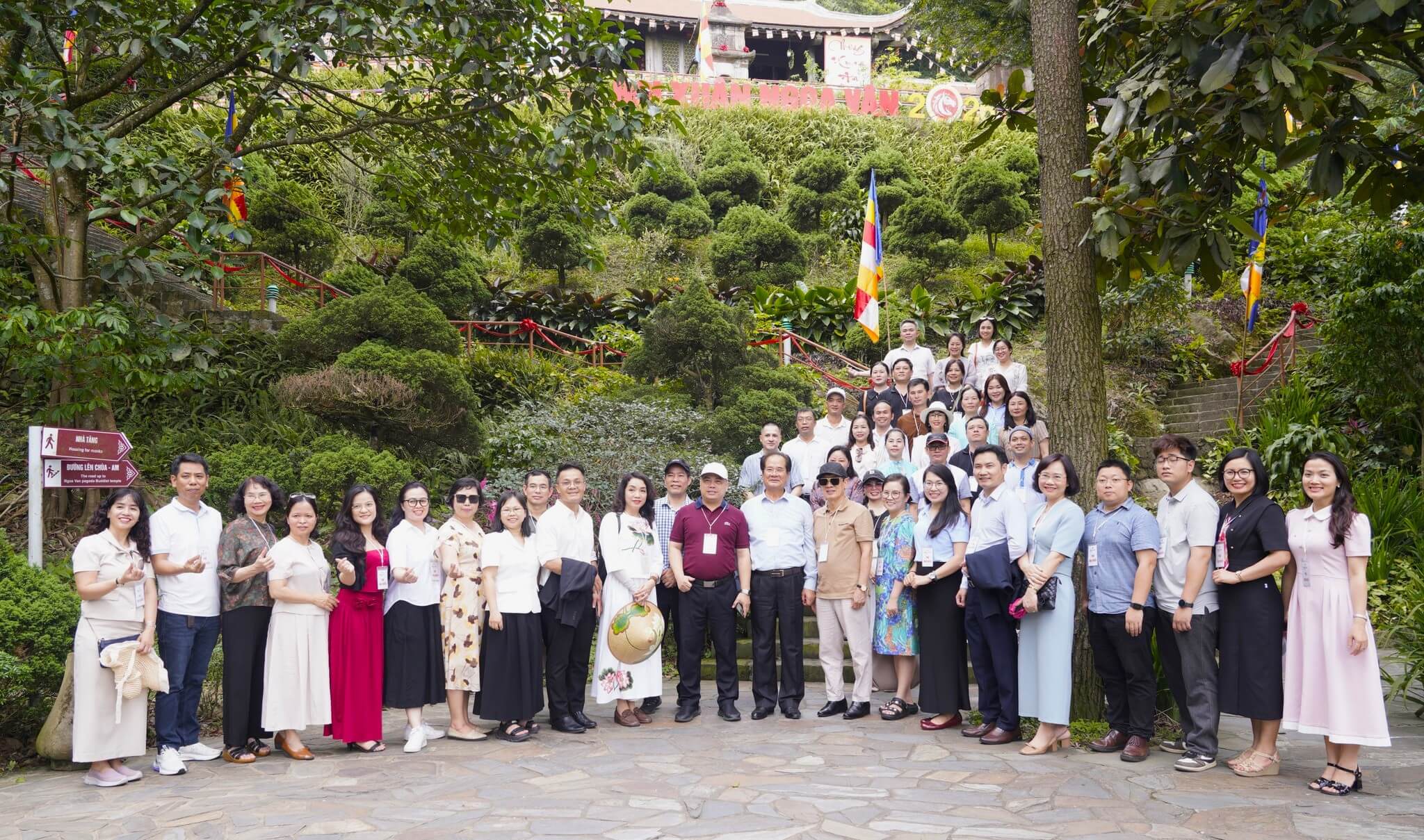 Đoàn đại biểu Hội thảo Khoa học Quốc gia tham quan và trải nghiệm thực tế tại quần thể di tích Ngọa Vân