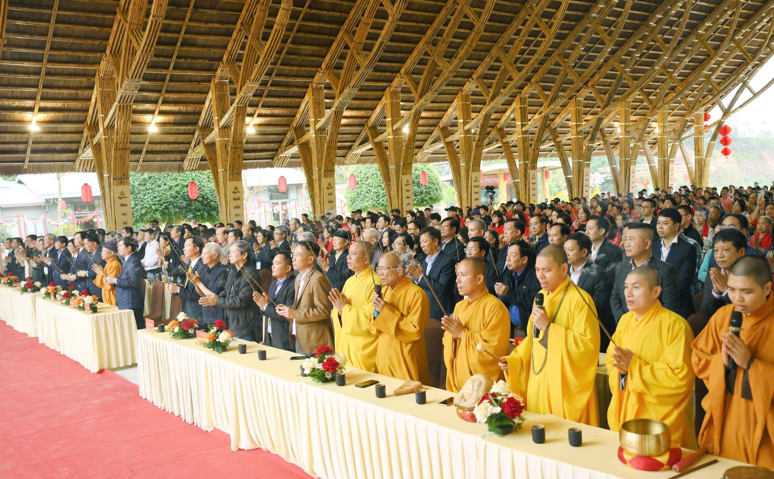 Incense offering ceremony praying for national peace and prosperity at the Ngoa Van Spring Festival 2026