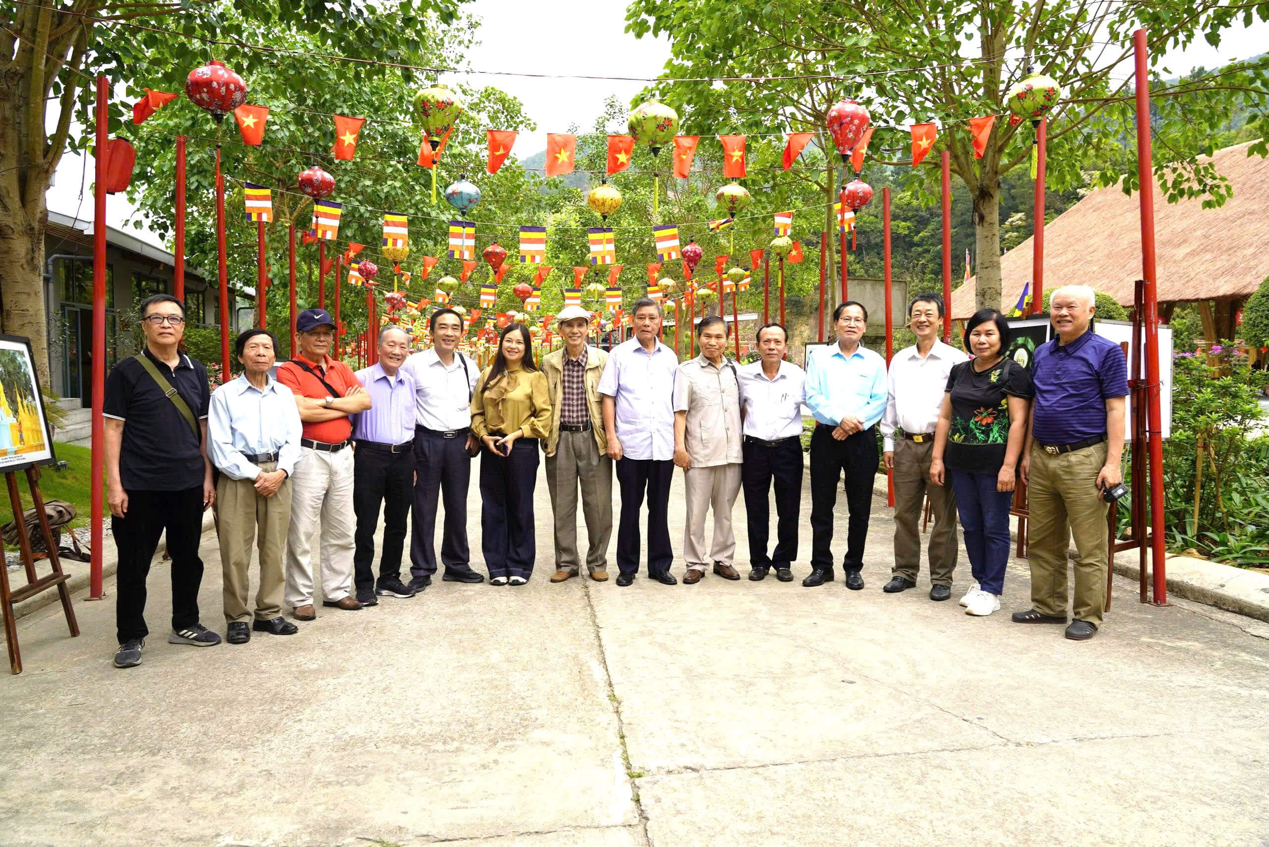 Không khí buổi sáng trước buổi lễ tưởng niệm 696 năm Đệ Nhị Tổ Pháp Loa Tôn Giả về cõi Phật