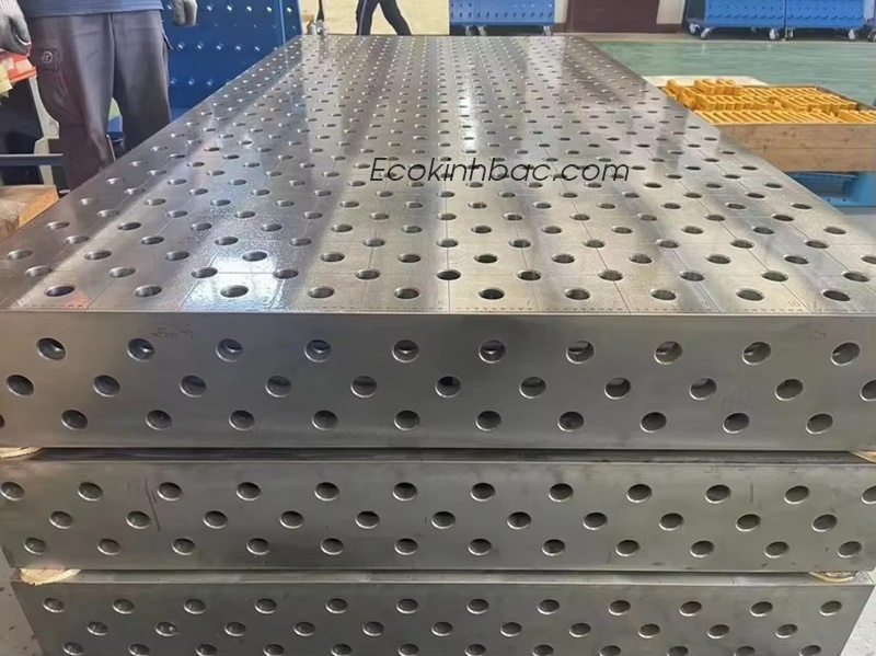 Bàn hàn gang kích thước 3000x1500 lỗ D28