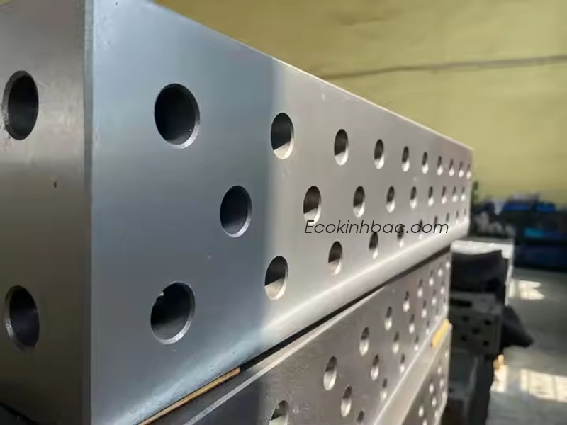 Bàn hàn gang kích thước 1200x1200 lỗ D28