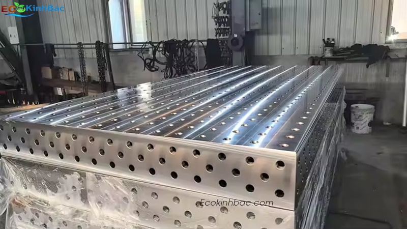 Bàn hàn gang kích thước 1200x1200 lỗ D28