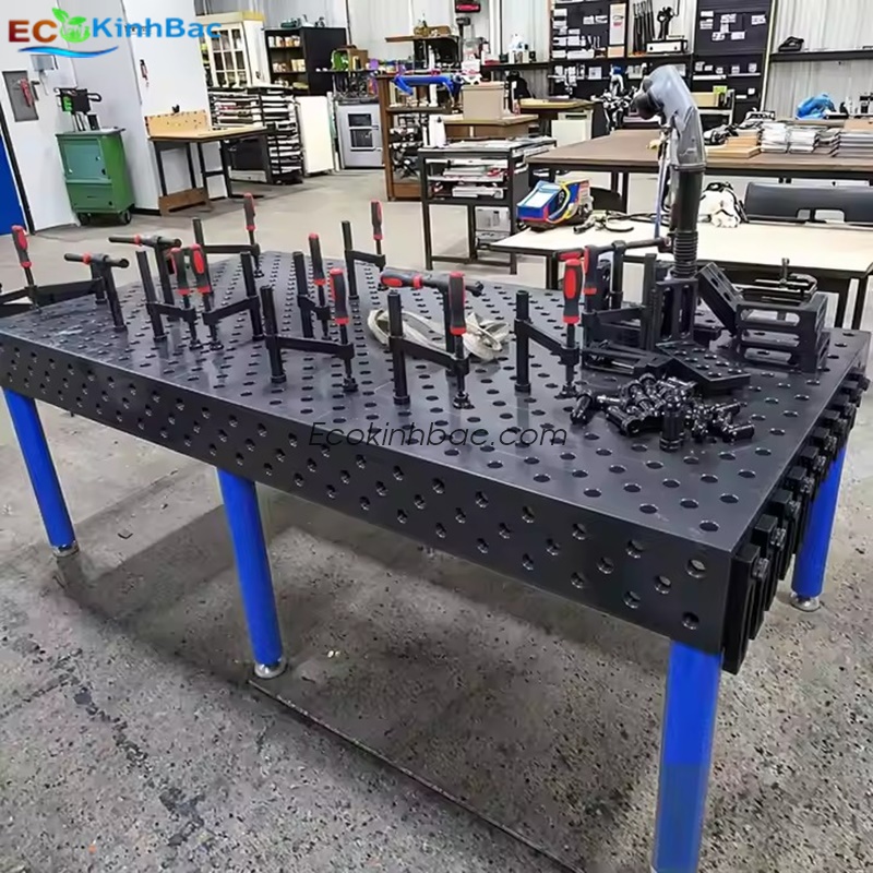 Bàn hàn gang 3D D28 kích thước 1200x1200x200mm.