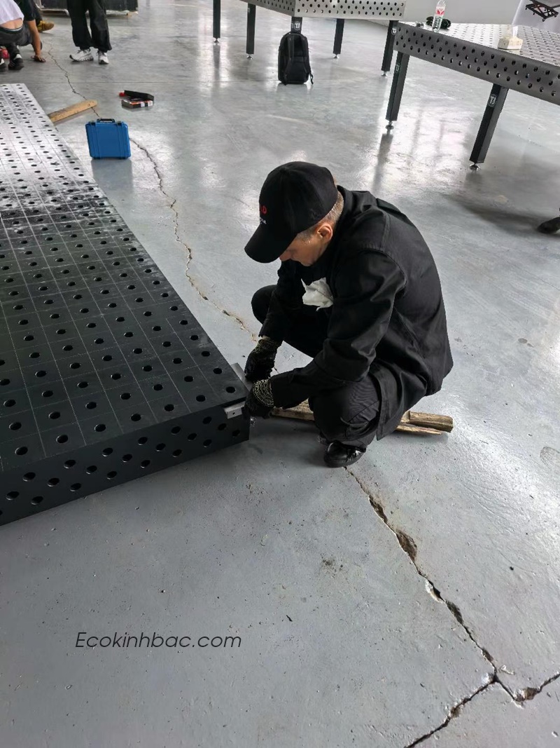 Bàn hàn thép kích thước 1200x1200 lỗ D16