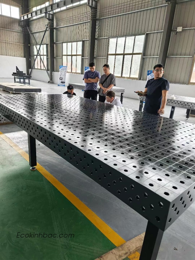 Bàn hàn thép kích thước 1200x1200 lỗ D16
