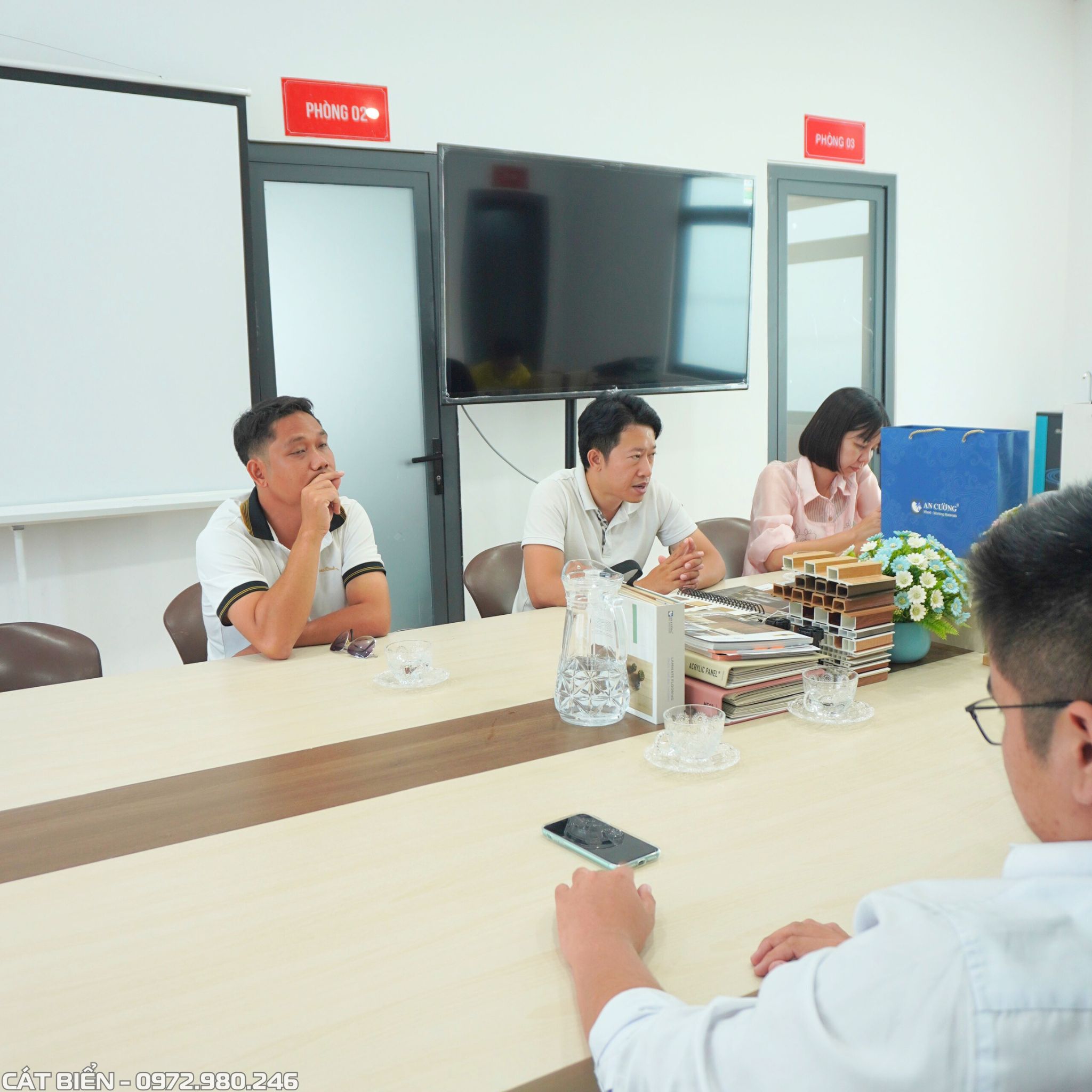 buổi ghé thăm và làm việc của an cường tại xưởng sản xuất nội thất lớn nhất kiên giang của cát biển