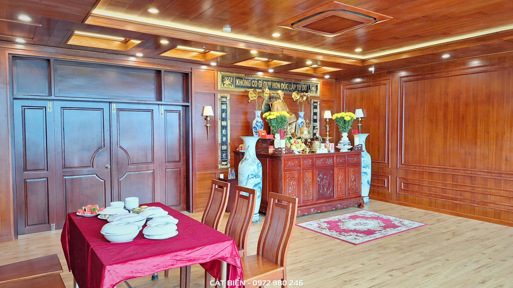 xưởng thiết kế sản xuất thi công lắp đặt vách phòng thờ, bàn thờ gỗ công nghiệp rạch giá