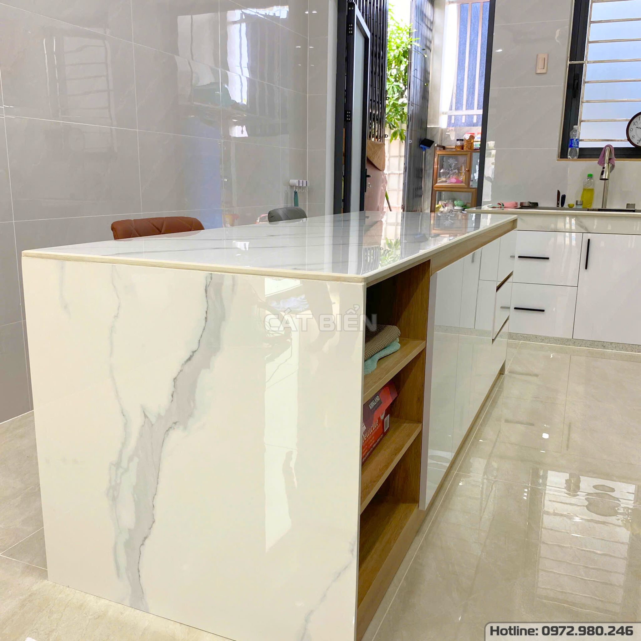 xưởng thiết kế sản xuất thi công lắp đặt tủ bếp, khung bao tủ lạnh, bếp âm, máy hút khói, bàn đảo, bàn ăn gỗ công nghiệp rạch giá kiên giang