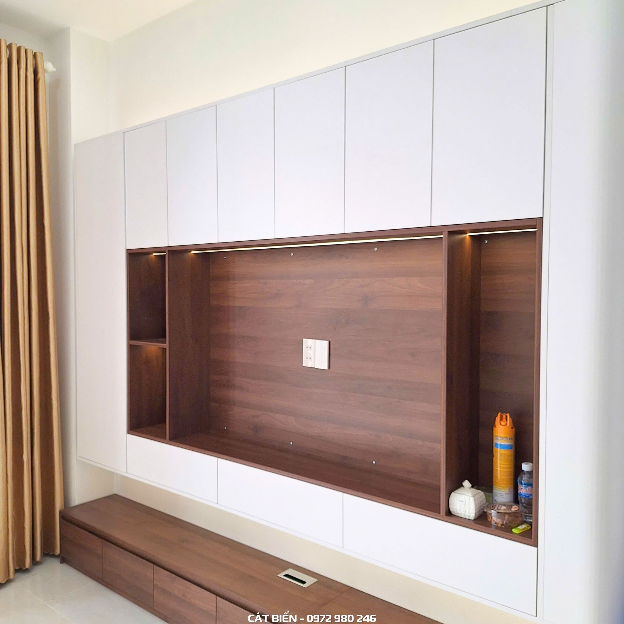 xưởng thiết kế sản xuất thi công lắp đặt kệ tivi, tủ rượu, tủ cầu thang CIC Boulevard