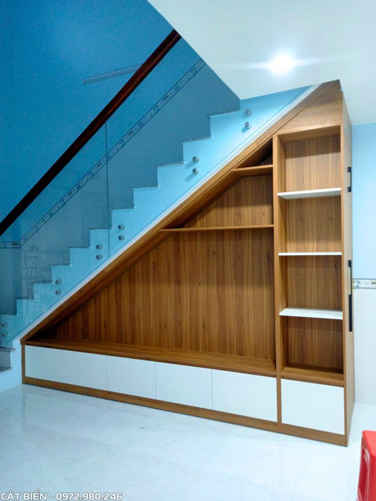 xưởng thiết kế sản xuất lắp ráp thi công tủ cầu thang kệ tivi tắc cậu kiên giang