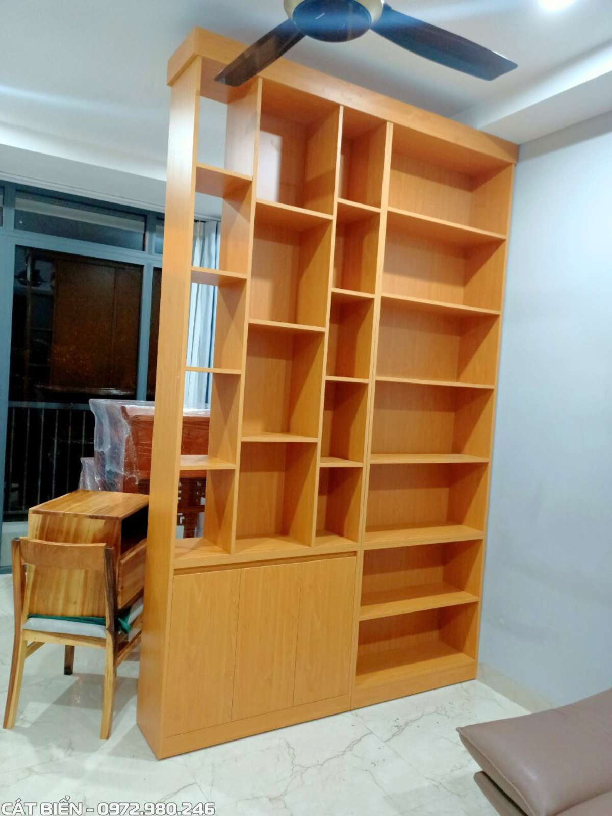 thiết kế thi công tủ rượu vách phòng khách rạch giá kiên giang