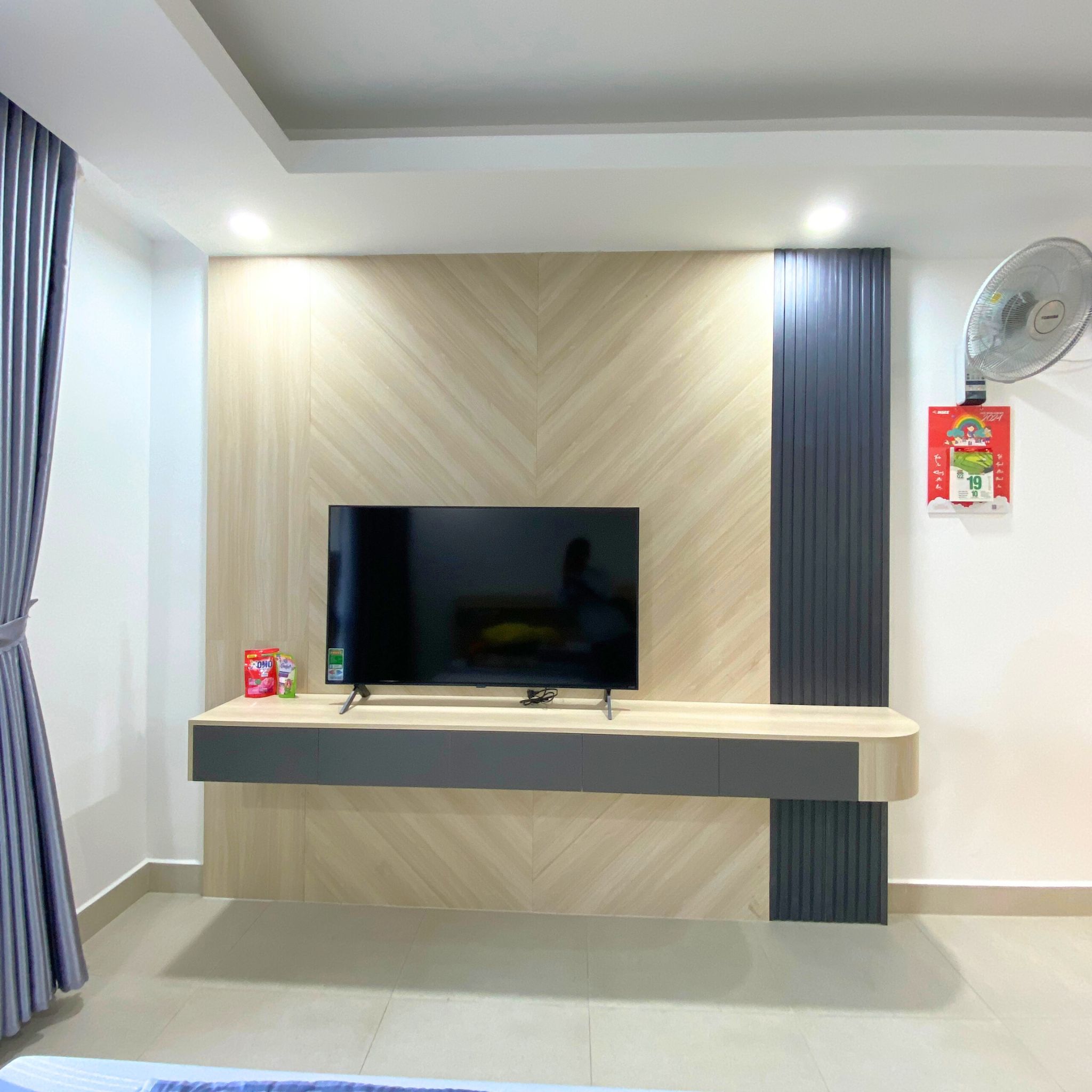 thiết kế sản xuất thi công nội thất chung cư sophia phú cường giường ngủ tủ quần áo vách trang trí kệ tivi rạch giá kiên giang