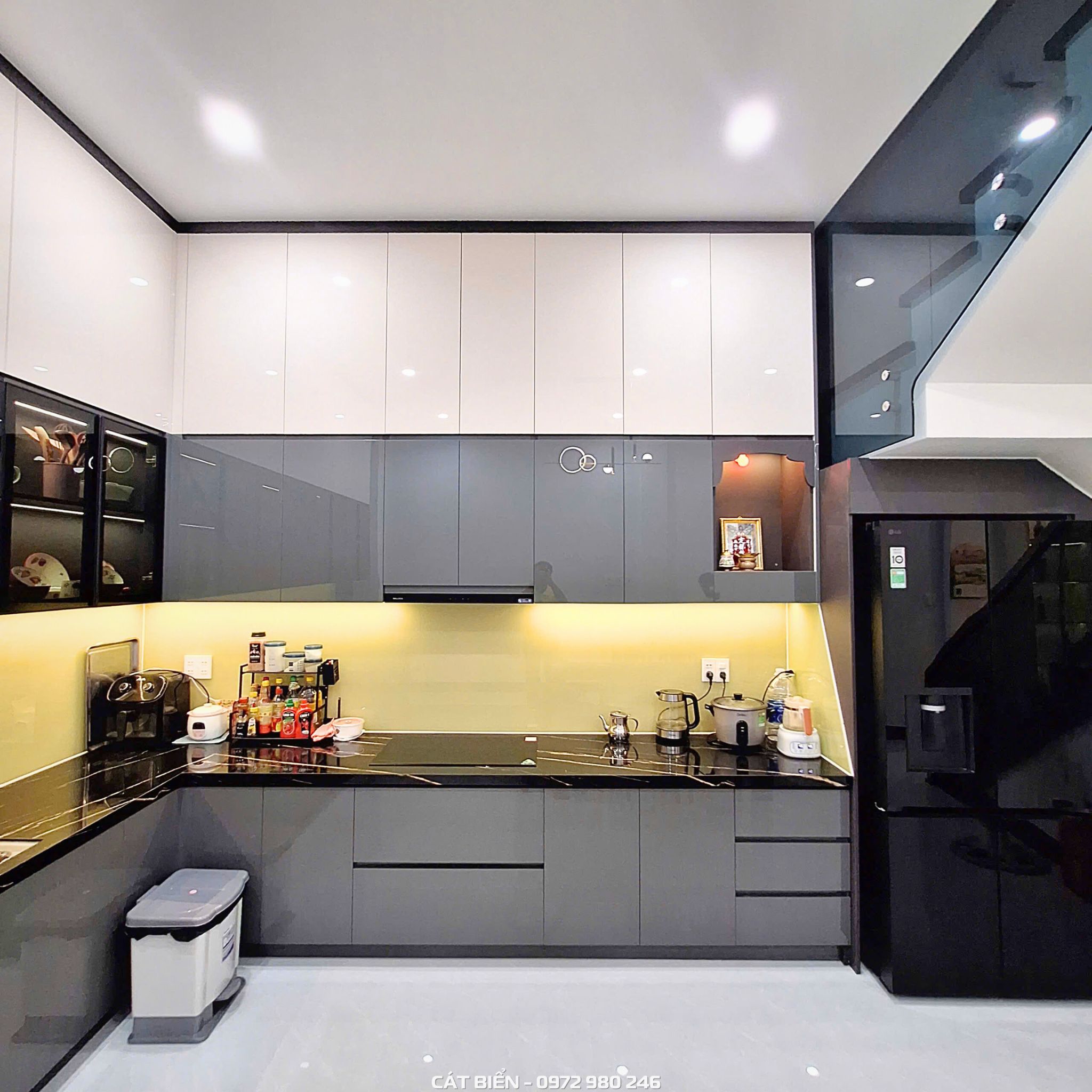 xưởng thiết kế sản xuất thi công lắp đặt tủ bếp MDF cánh kính, giá bát đĩa xoong nồi dao thớt chai lọ, bếp âm, máy hút mùi, phụ kiện bếp thông minh Rạch Giá