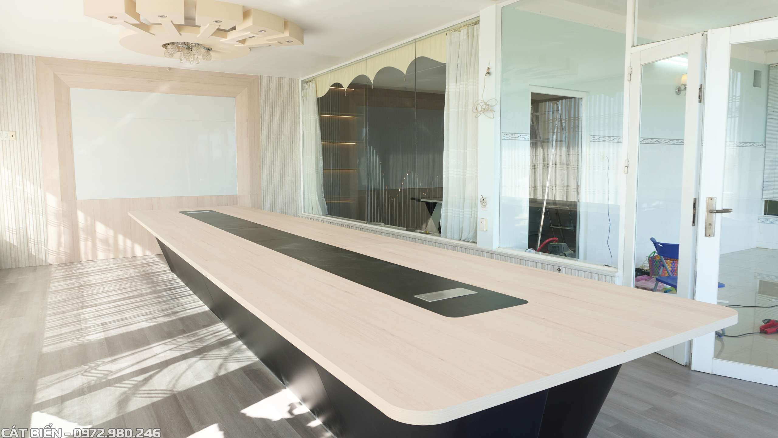 xưởng thiết kế thi công sản xuất lắp đặt nội thất tủ bàn ghế vách trang trí lót sàn nhựa giả gỗ làm việc văn phòng rạch giá kiên giang