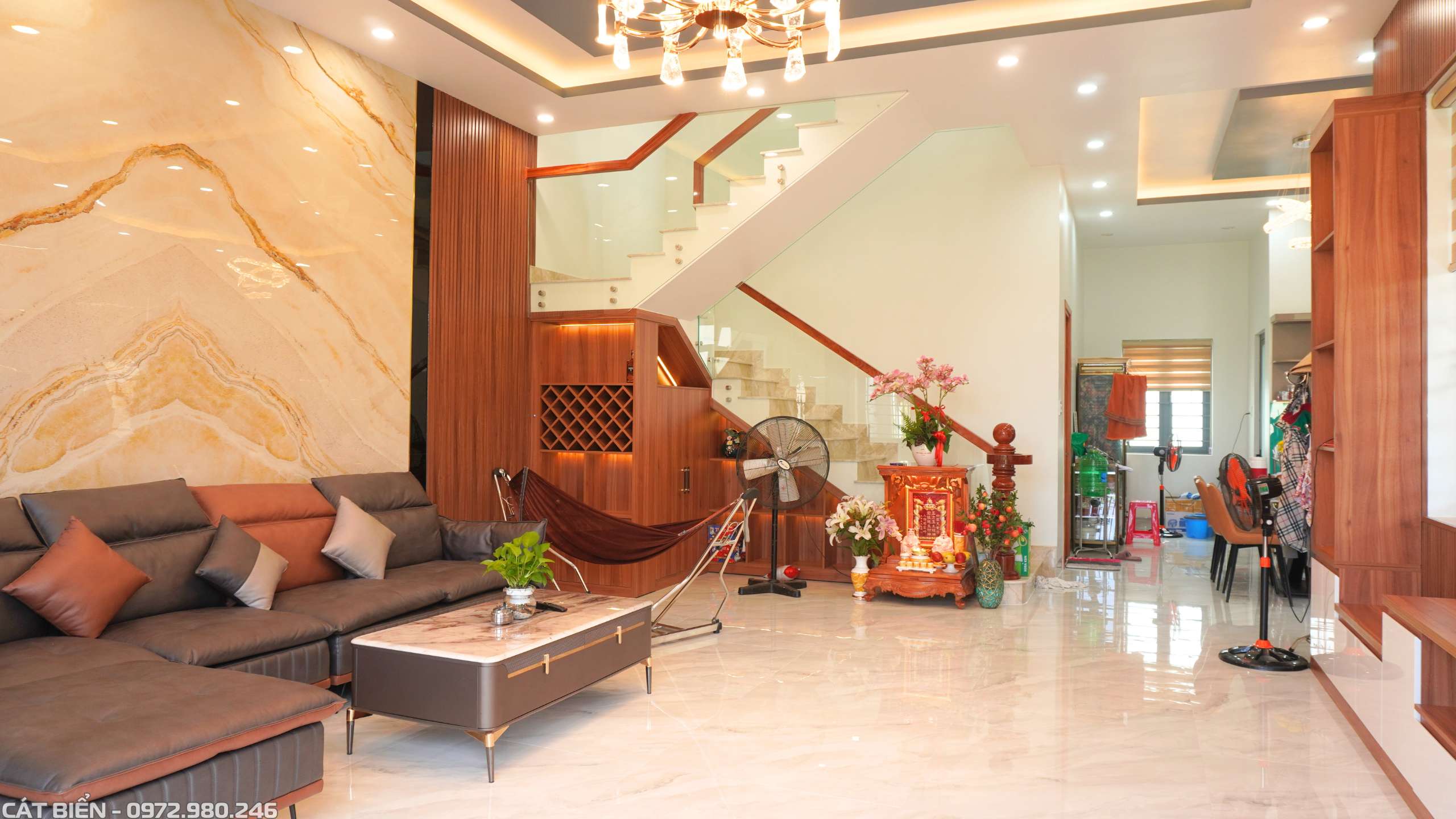 xưởng sản xuất thiết kế và thi công vách trang trí, kệ tivi, tủ rượu, tủ cầu thang, tủ bếp, vách phòng thờ rạch giá kiên giang