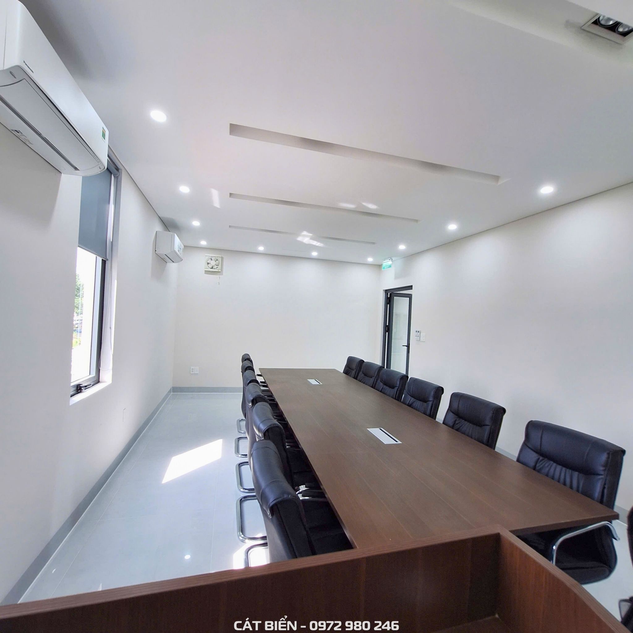 xưởng thiết kế sản xuất thi công lắp đặt bục phát biểu, tủ hồ sơ, bàn làm việc giồng riềng kiên giang