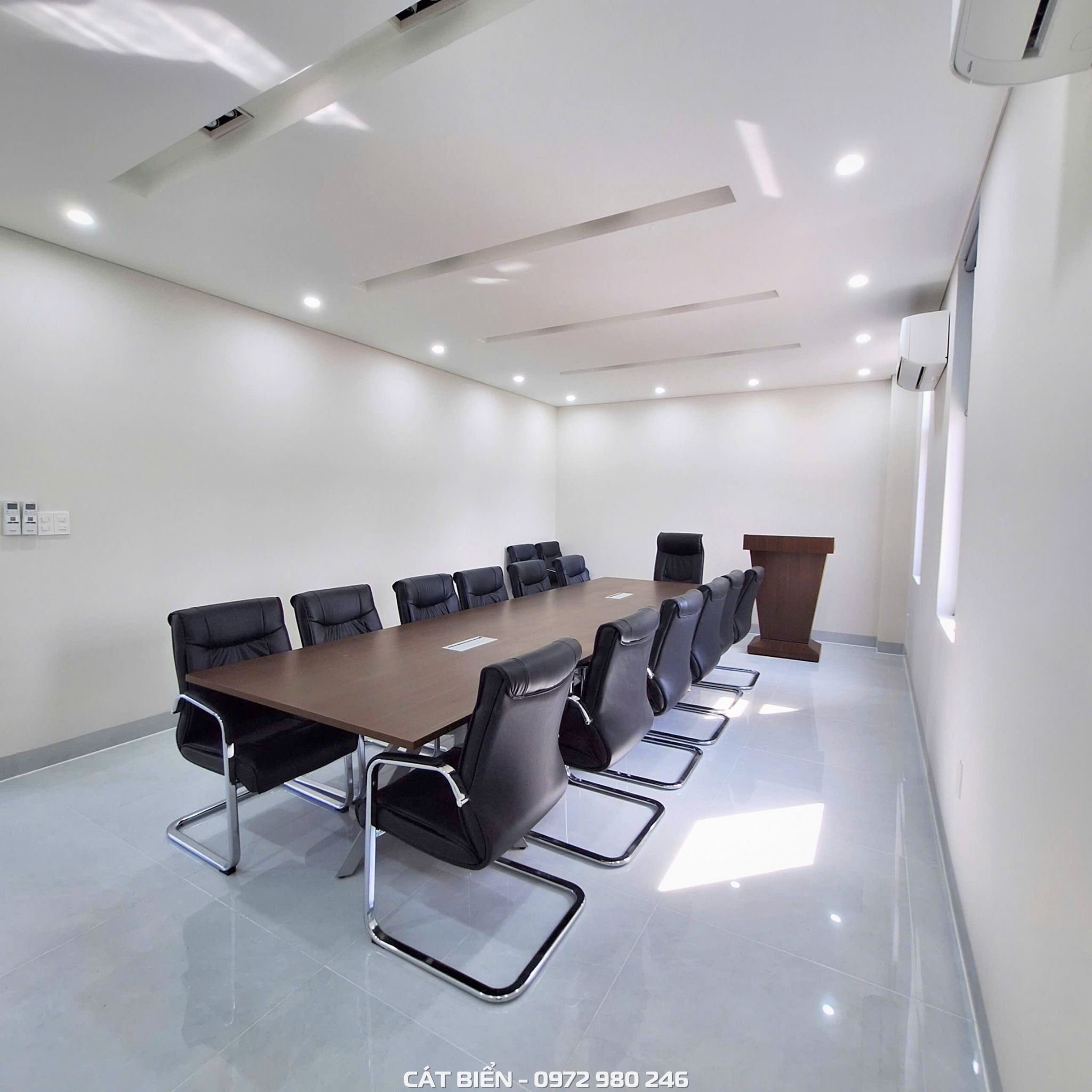 xưởng thiết kế sản xuất thi công lắp đặt bục phát biểu, tủ hồ sơ, bàn làm việc giồng riềng kiên giang