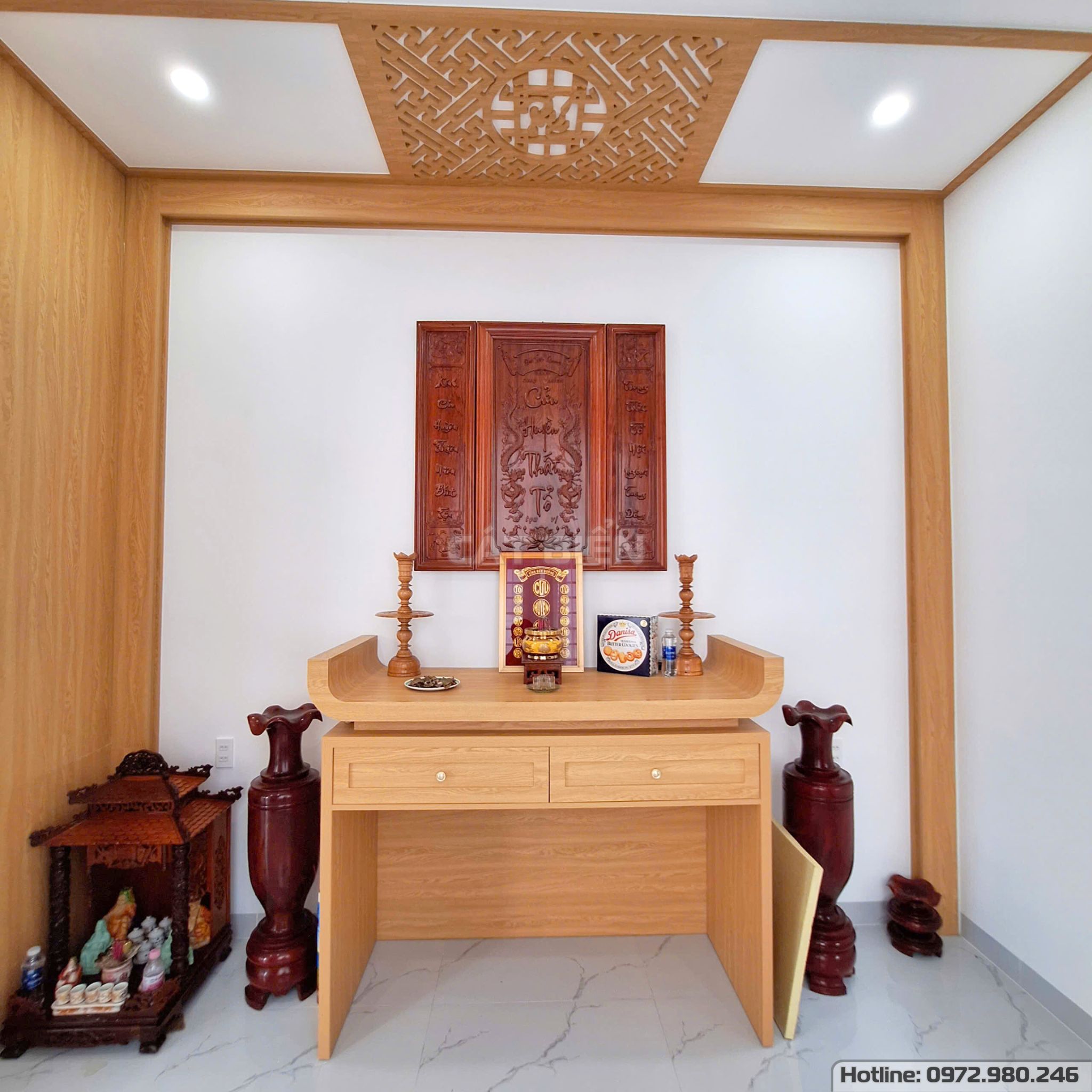 xưởng thiết kế sản xuất thi công lắp đặt vách phòng thờ, bàn thờ gỗ công nghiệp rạch giá
