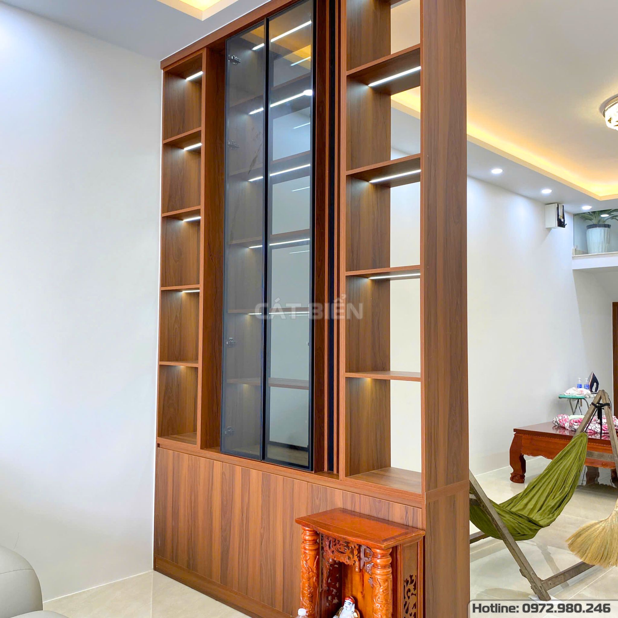 xưởng thiết kế sản xuất thi công lắp đặt tủ kệ tivi, vách trang trí tranh tráng gương PVC, vách lam sóng, vách ngăn tủ rượu, tủ cầu thang gỗ công nghiệp rạch giá kiên giang