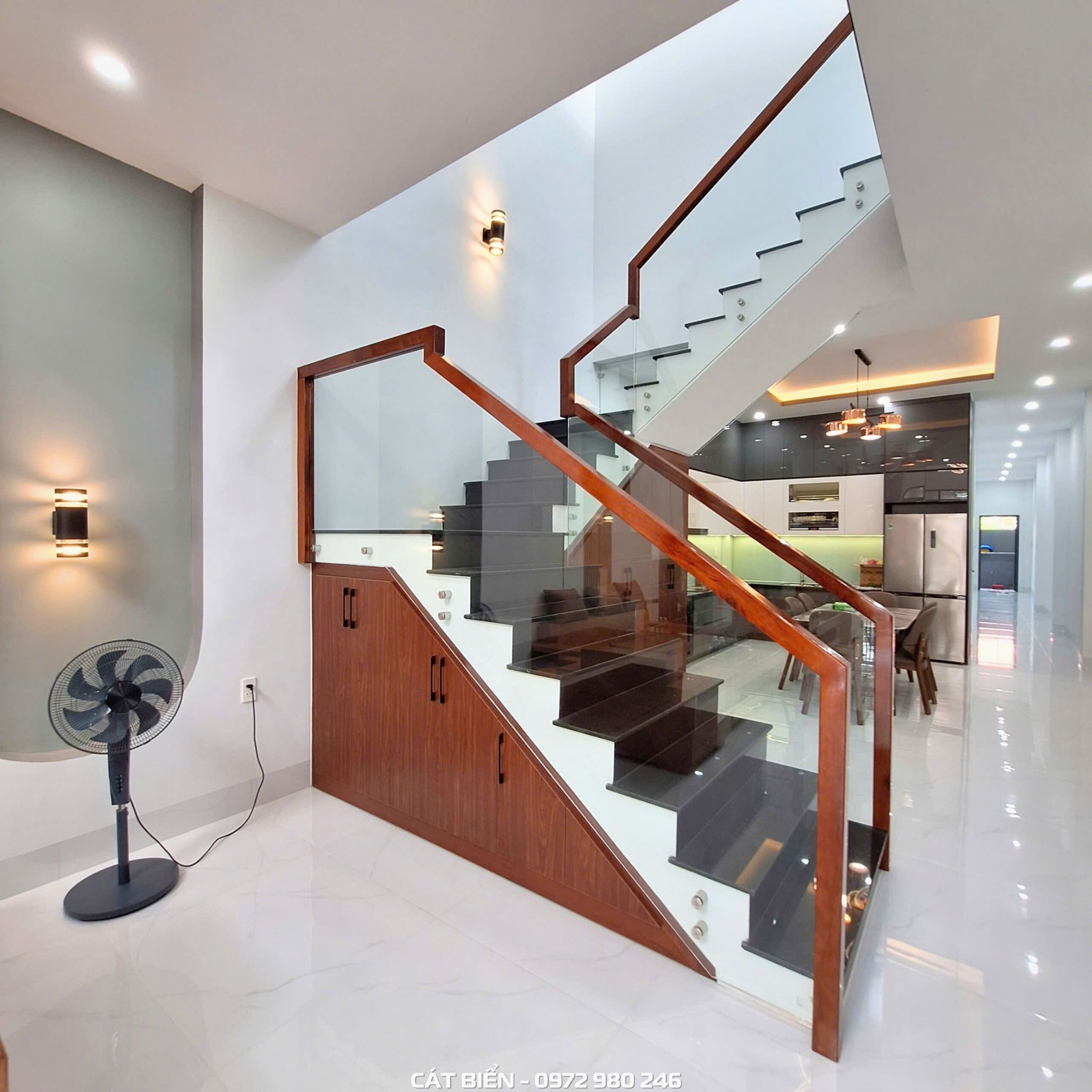 xưởng thiết kế sản xuất thi công lắp đặt vách trang trí, tủ rượu, tủ trang trí pvc vân đá, tủ cầu thang, lam sóng rạch giá kiên giang