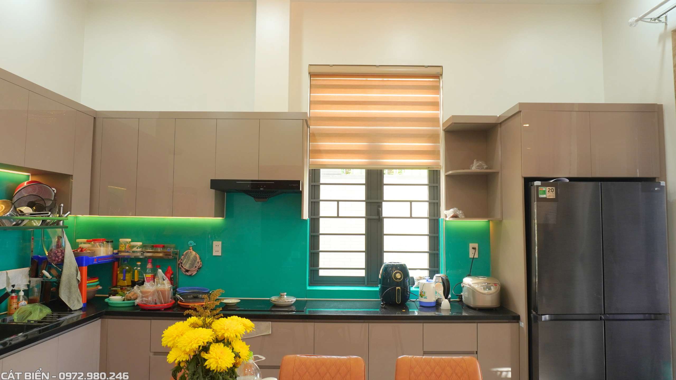 xưởng sản xuất thiết kế và thi công vách trang trí, kệ tivi, tủ rượu, tủ cầu thang, tủ bếp, vách phòng thờ rạch giá kiên giang