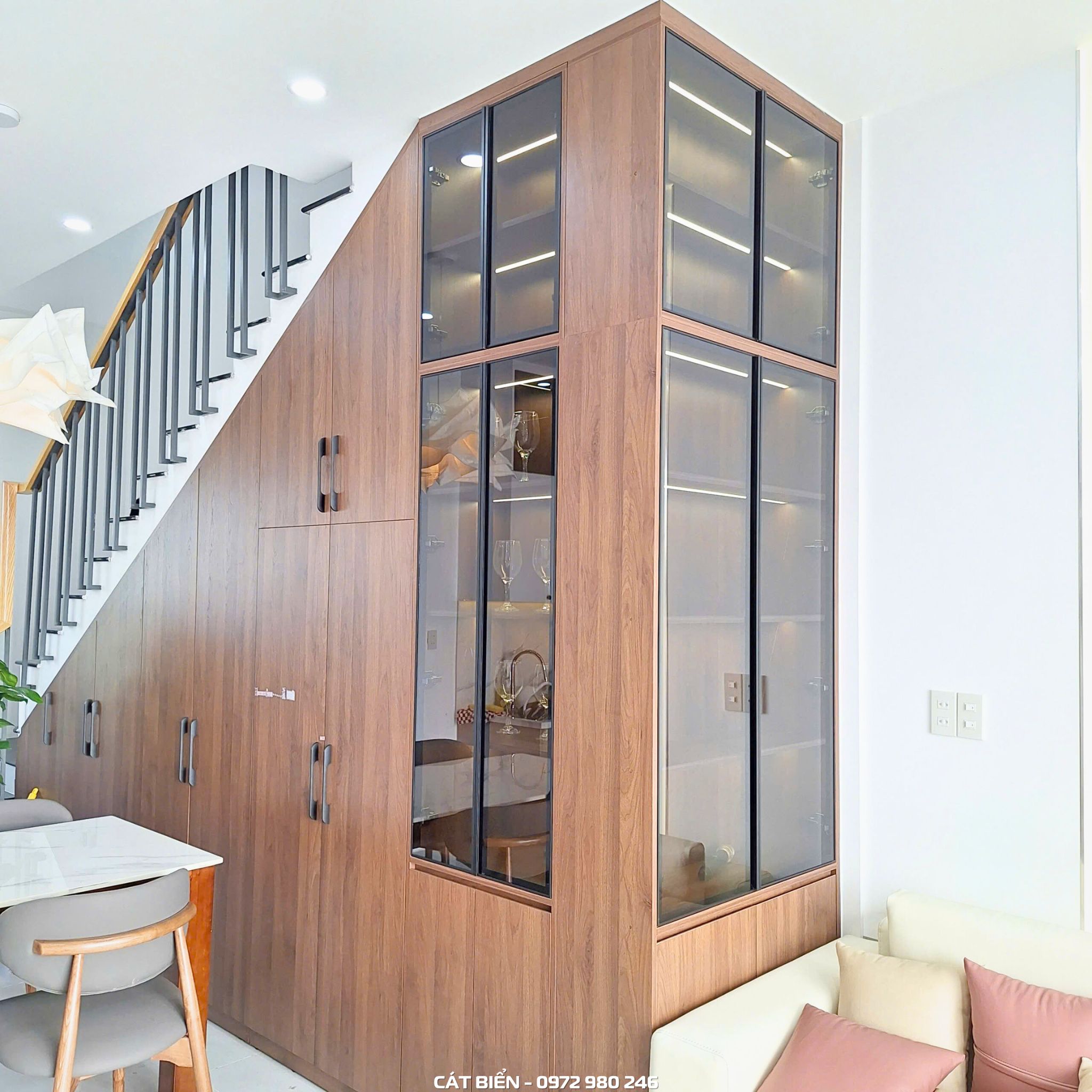 xưởng thiết kế sản xuất thi công lắp đặt kệ tivi, tủ rượu, tủ cầu thang CIC Boulevard