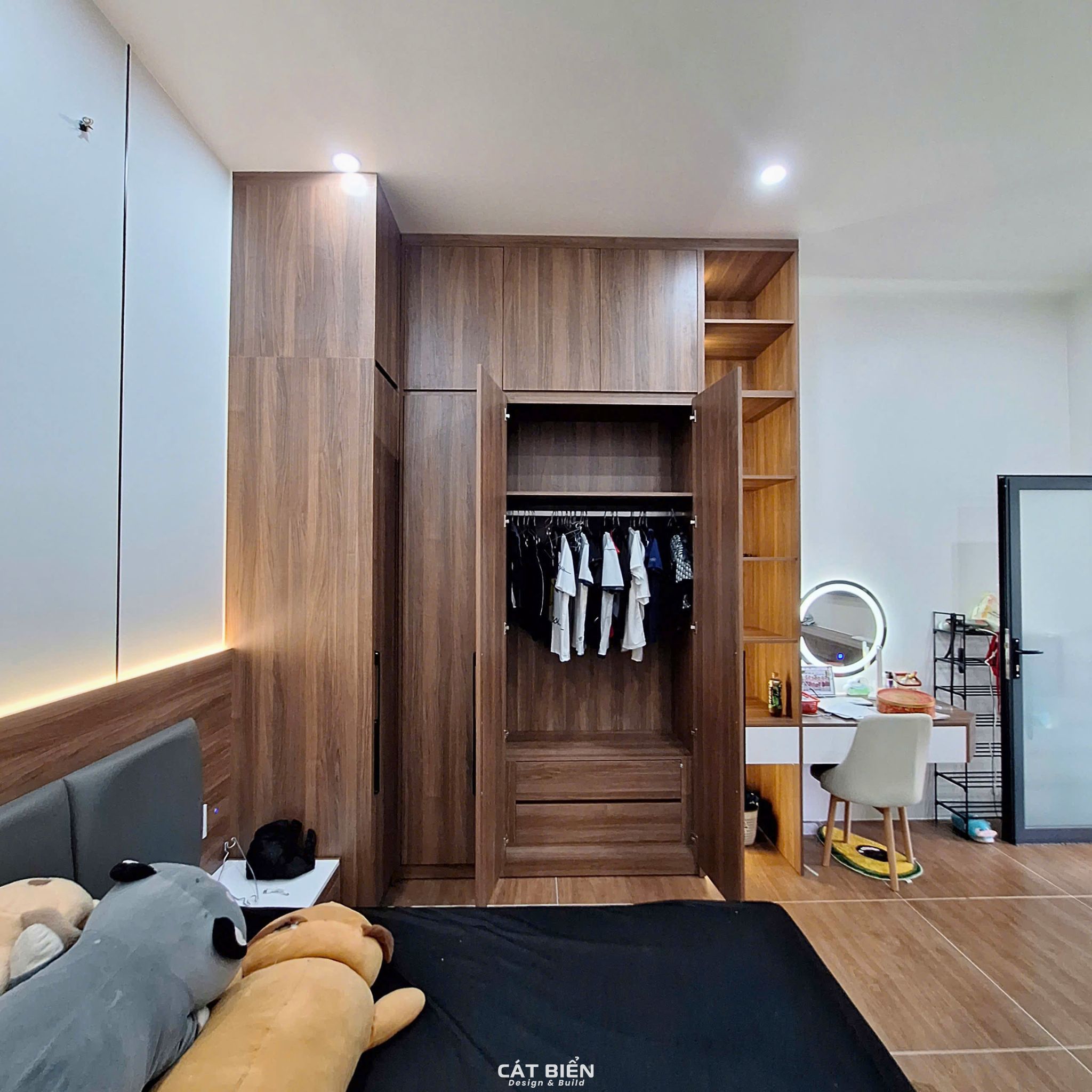 xưởng thiết kế sản xuất thi công lắp đặt giường ngủ, tủ quần áo, tủ đầu giường, vách trang trí MDF, lam sóng, bàn trang điểm Kiên Lương