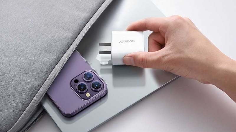 Cốc sạc Joyroom TCF05 Flash sở hữu thiết kế nhỏ gọn với kích thước chỉ 48g