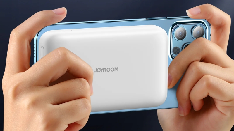 Vừa sạc vừa thoải mái thao tác trên điện thoại mà không lo bị vướng víu bởi dây cáp