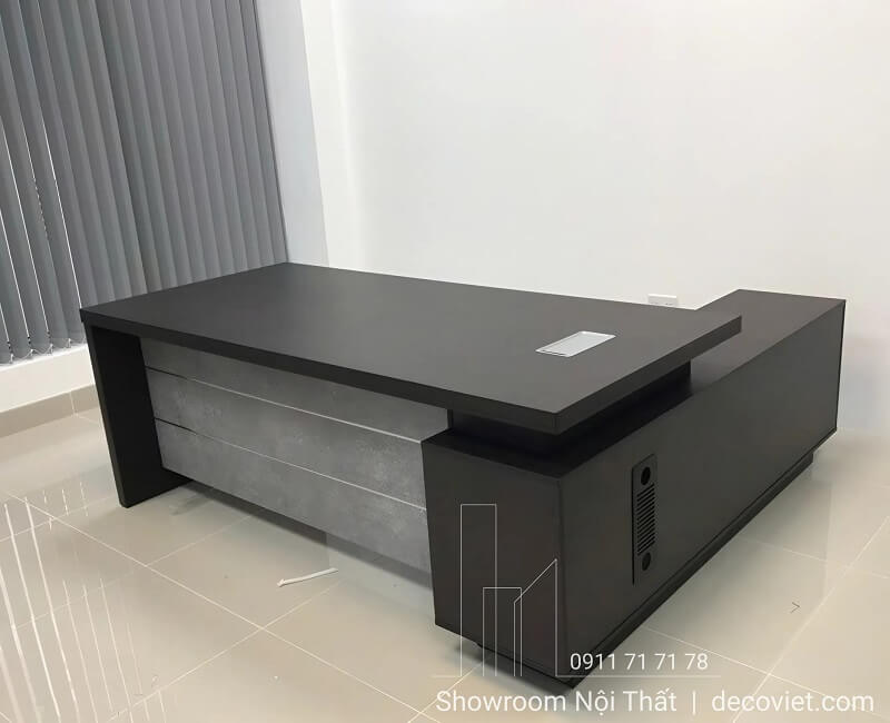 bàn dành cho giám đóc gam màu đen tối giản nhưng đầy uy lực