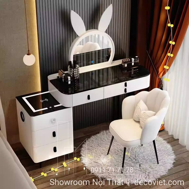 bàn trang điểm thiết kế gương hình tai thỏ