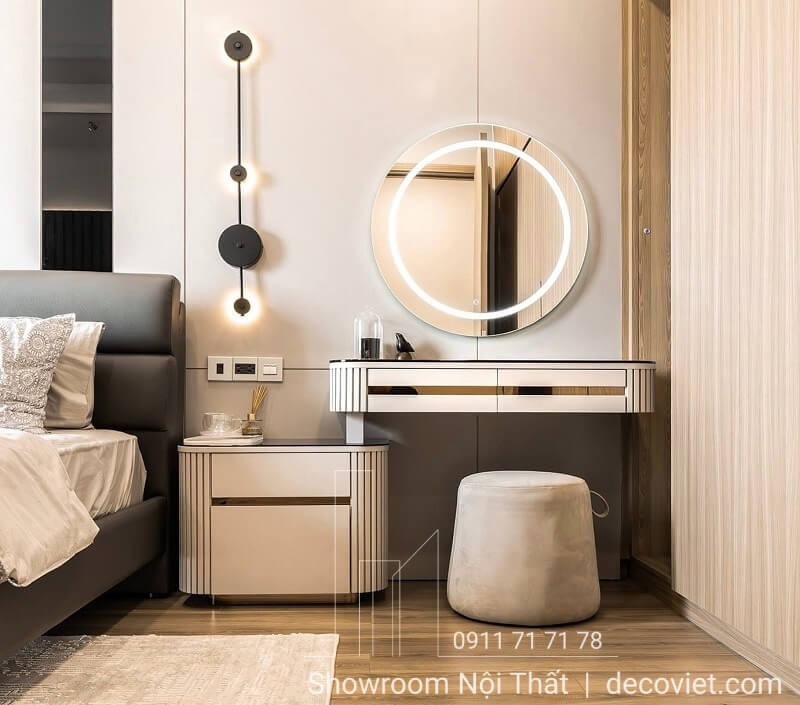 bàn trang điểm thiết kế gương to phù hợp không gian vừa