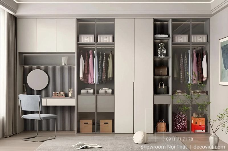 Tủ đựng quần áo được thiết kế kết hợp cùng bàn trang điểm nhằm tối ưu không gian