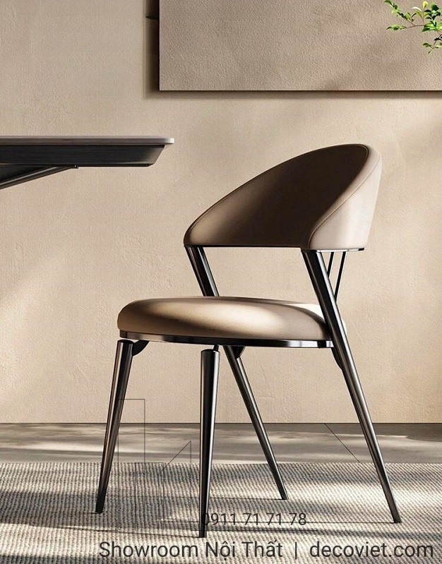 Ghế ăn 381S là mẫu ghế bọc da cao cấp với khung chân kim loại chắc chắn, thiết kế hiện đại và tinh tế.