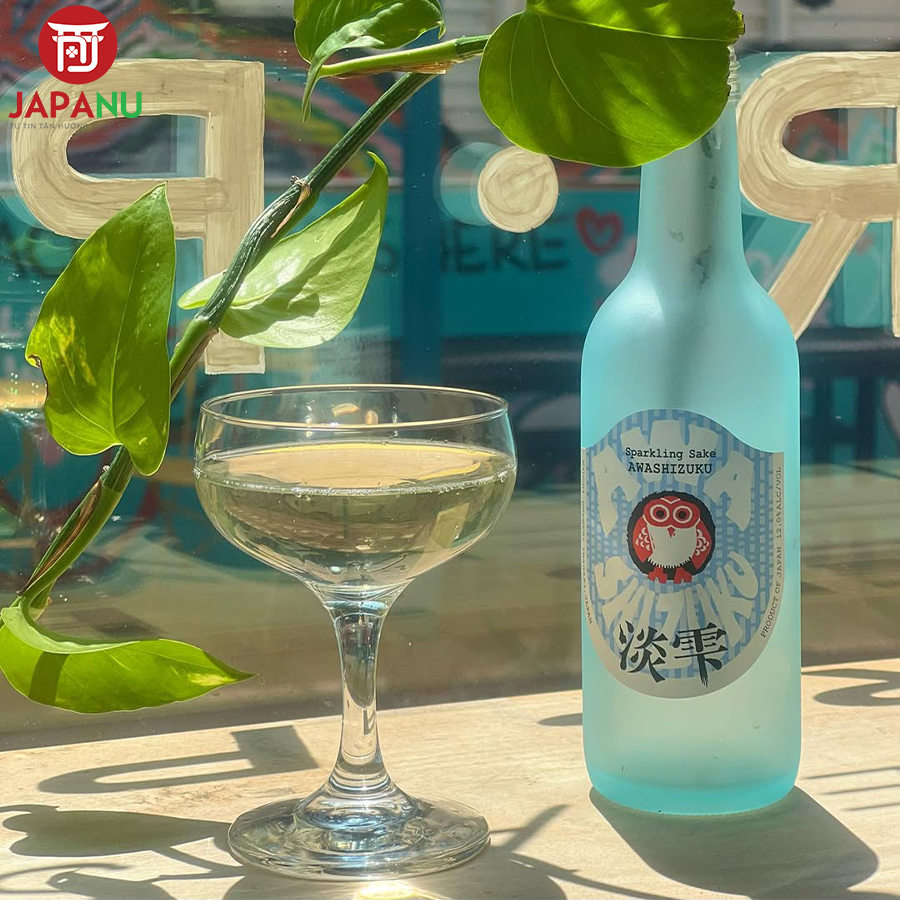 Cách Uống Rượu Sake Sparkling Kiuchi Awashizuku ở nhiệt độ phòng