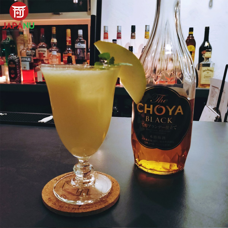 Gợi Ý Cách Uống Rượu Mơ The Choya Black Nhật Bản
