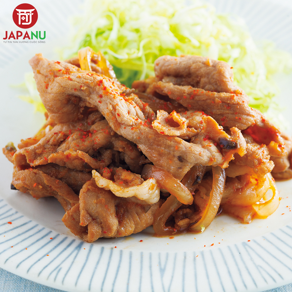 Sử Dụng Bột Ớt S&B phủ lên món ăn