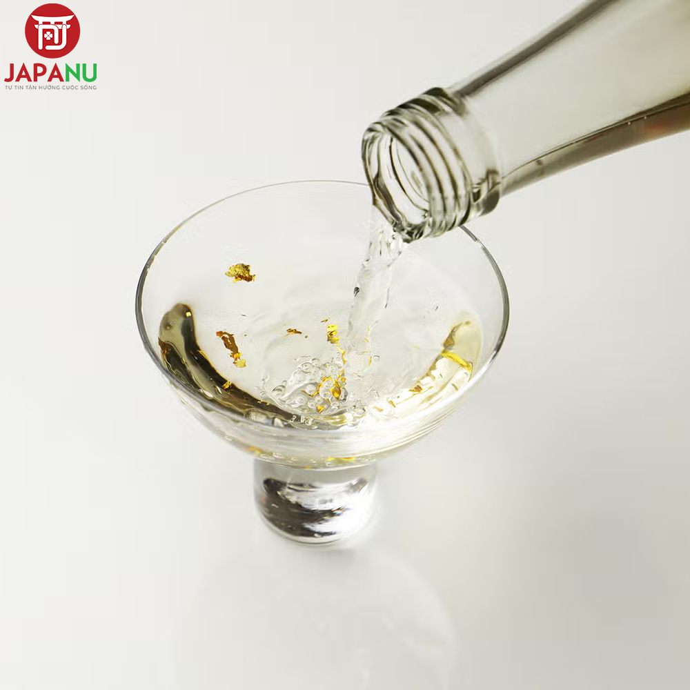 Rượu Vảy Vàng Nihonsakari Keika Junkinpakuiri sang trọng và cao cấp