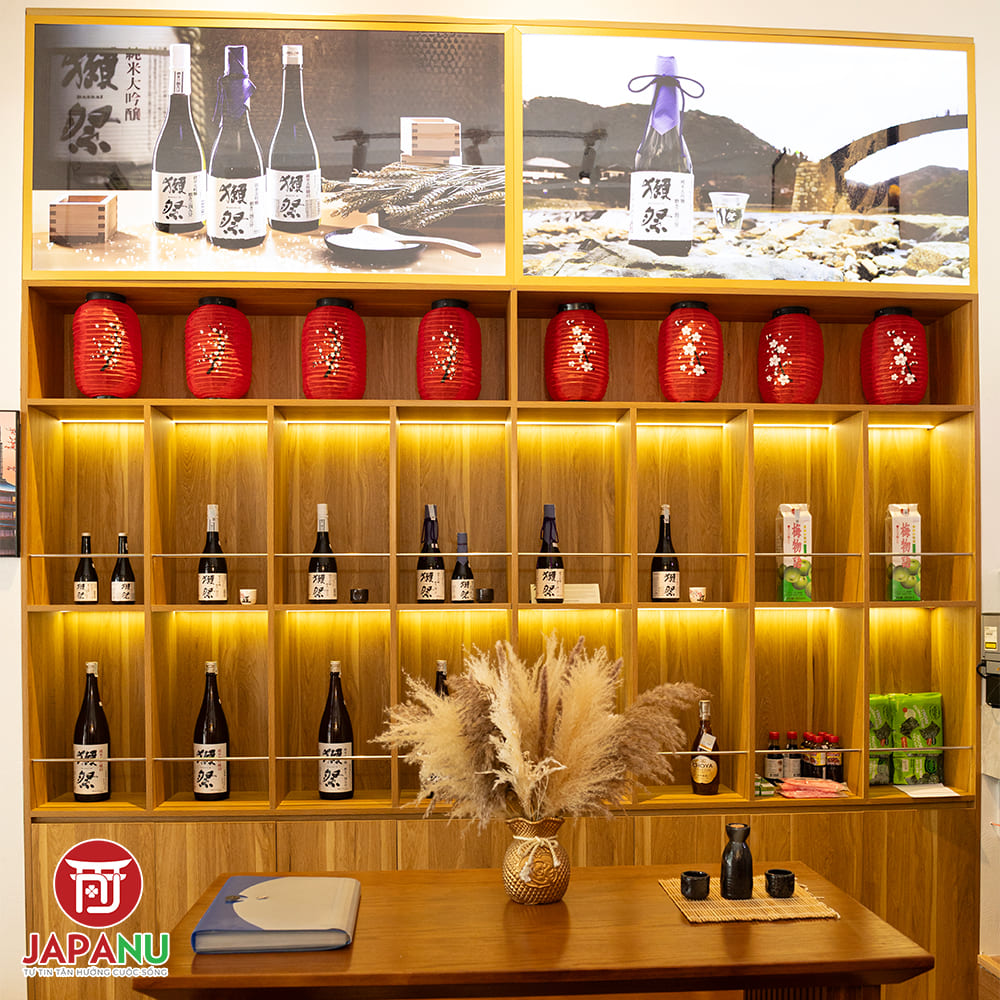 Không gian trưng bày rượu sake Dassai theo phong cách Nhật Bản
