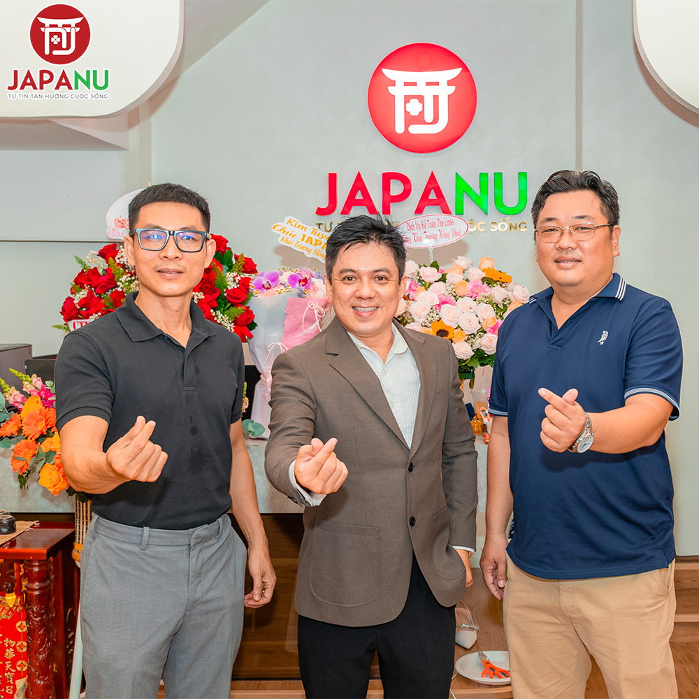 Các đối tác gửi hoa chúc mừng Japanu khai trương cửa hàng mới