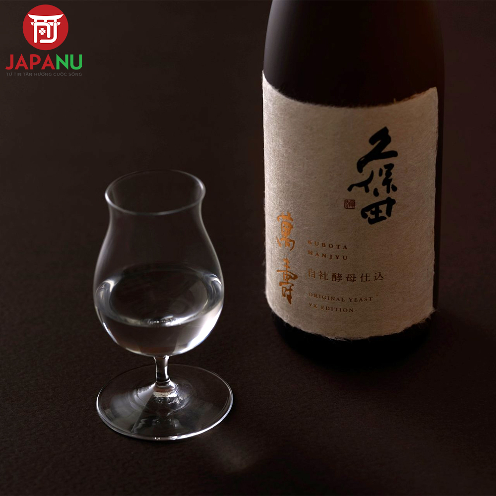 Cách Uống Rượu Sake Kubota Manjyu Jishakobo Jikomi 720ml ở nhiệt độ phòng
