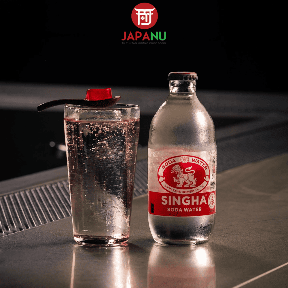 Nước có ga Soda Singha vẫn giữ được vị thanh mát và ga sau khi mở nắp