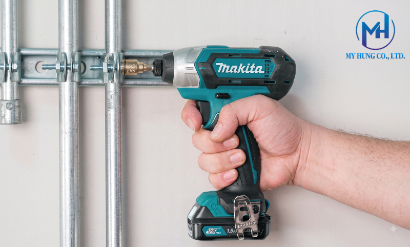 Pin Makita 12V 1.5Ah BL1016 chính hãng siêu nhẹ chuyên dùng vặn vít trên cao