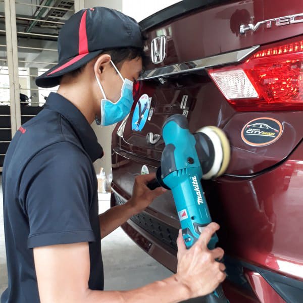 Đánh bóng xe ô tô