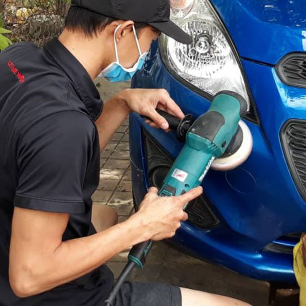 Đánh bóng xe ô tô