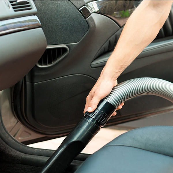 Đào tạo rửa xe và dọn nội thất xe