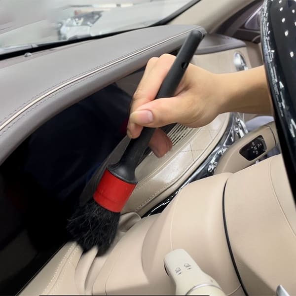 Đào tạo rửa xe và dọn nội thất xe