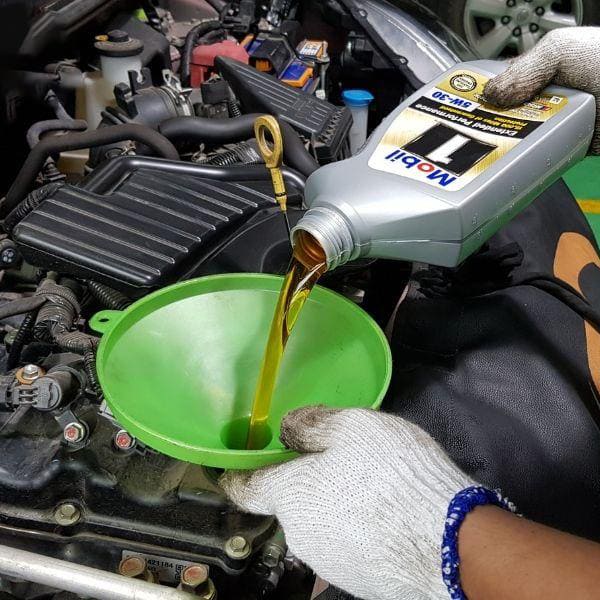 Thay dầu xe ô tô