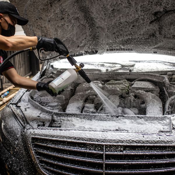 Vệ sinh khoang máy ô tô